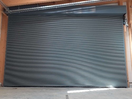 High-speed rapid roll doors